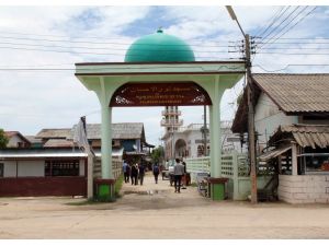 Hint Okyanusunun Ortasında Müslümanlar Ve Budistler Birlikte Yaşıyor