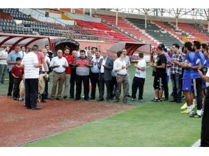 Gaziantep Büyükşehir Belediyespor, Kamil Ocak Stadyumundaki İlk Antrenmanına Dualarla Çıktı