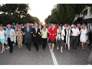 83. İzmir Enternasyonal Fuarı Coşkulu Bir Yürüyüşle Açıldı