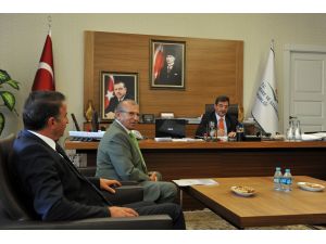 Kent Konseyi Yönetiminden Çevre Ve Şehircilik Bakanına Ziyaret