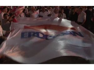 Cumhurbaşkanı İçin Havalimanına Akın Ettiler