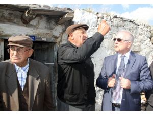 Chp’li Öğüt Işid’in Kaçırdığı Başkonsolusun Köyünü Ziyaret Etti