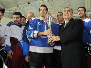 İzmir Büyükşehir Belediyesi Buz Hokeyi Takımı Süper Ligde