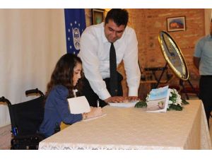 Yoğun Bakım Günlerini Kitapta Topladı