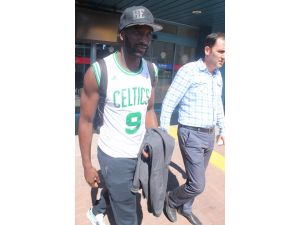 Trabzonspor Yeni Transferi Yatabare’yi Trabzon’a Getirdi