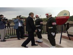 Denktaş’ın Mezarını Ziyaret Etti