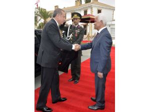 Eroğlu, Cumhurbaşkanı Erdoğan’ı Resmi Törenle Karşıladı