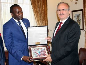 Türkiye Senegal’e Sebze Ve Meyve Hali Kuruyor