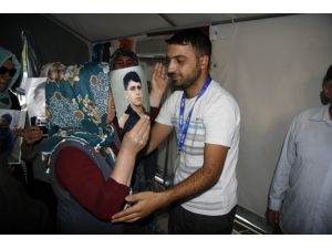 Kaçırılan Gazeteci Eylem Yapan Anneleri Ziyaret Etti