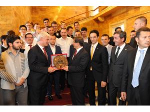 İnegöllü Gençlerden Yeni Başbakana Ziyaret