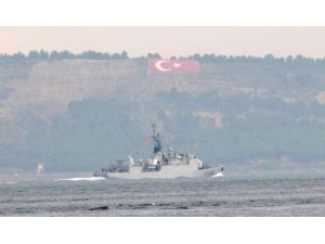 Savaş Gemileri Çanakkale Boğazından Geçti