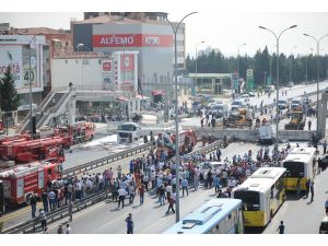 Avcılarda Üst Geçit Çöktü: 2 Ölü, 2 Yaralı