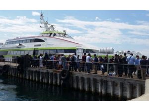 Feribot Arıza Yapınca Kabataş Yerine Armutlu İskelesine Yanaştılar