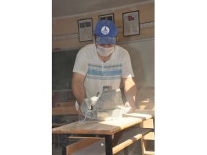 Okul Tadilatını Müdür Yapıyor