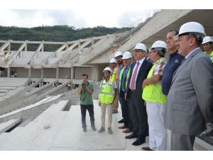 Toki Başkanı Mehmet Ergün Turan Akyazı Stadı’nda İncelemelerde Bulundu