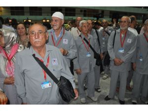 İzmirden İlk Hacı Kafilesi Yola Çıktı