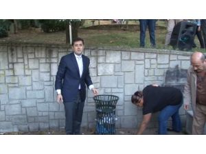 İşçilere Kızan Başkan Çöpü Kendi Topladı