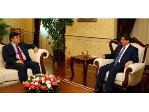 Davutoğlu Yök Başkanı İle Görüştü