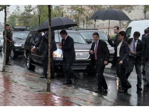 Başbakan Ahmet Davutoğlu’ndan Kabir Ziyaretleri