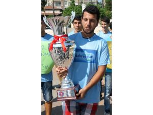 Mersin Hentbol Takımı Kazandığı Türkiye Kupasını Satışa Çıkartıyor
