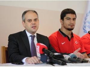 Bakan Kılıçtan Güreş Milli Takımına Ziyaret