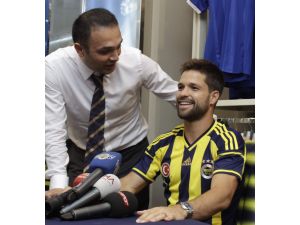 Fenerbahçeli Futbolcular İmza Dağıttı