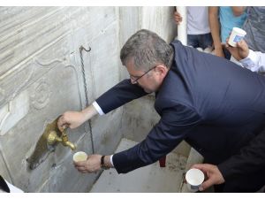 Tarihi Çeşmeden Bal Şerbeti Aktı