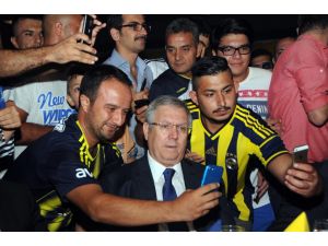 Fenerbahçe Başkanı Aziz Yıldırım Ve Futbolcular Şampiyonluk Kutlamasında