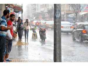 Yalovada Sağanak Yağmur Vatandaşları Hazırlıksız Yakaladı