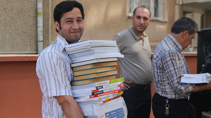 Andırınlılar Derneği Kitap Yardımı Hizmetlerine Devam Ediyor