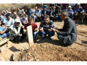 Gözyaşlarıyla Uğurlandı