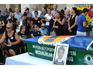 Sanatçı Ayşe Pelin Coşkun Akalın Kansere Yenik Düştü