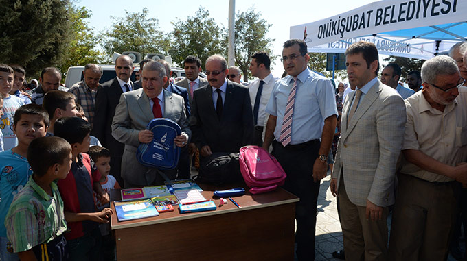 Kitaplar Devletten, Çanta ve Kırtasiye Onikişubat’tan