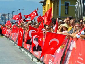 İzmir, Zaferin 92. Yılını Kutladı