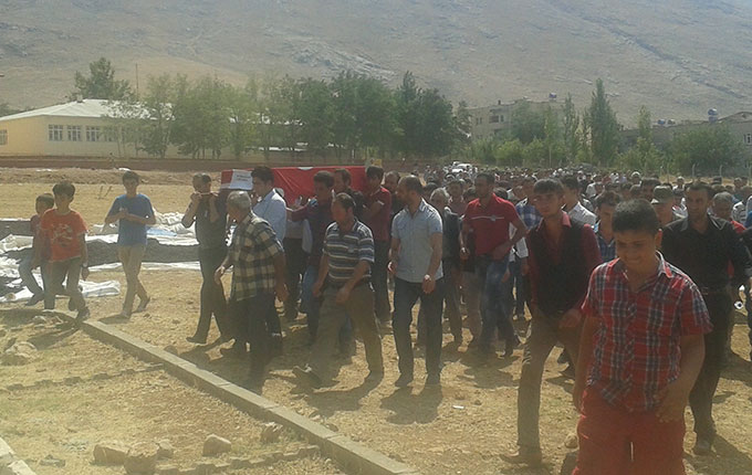 İntihar Eden Asker Toprağa Verildi