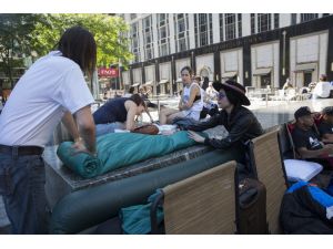 Iphone 6’ya Sahip Olmak İçin Günlerdir Sıra Bekliyorlar