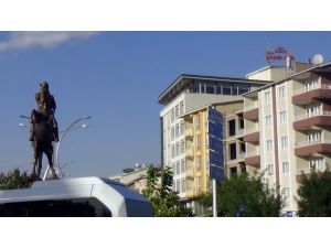 Muş’ta Erkek Öğrenciye Ev Yok