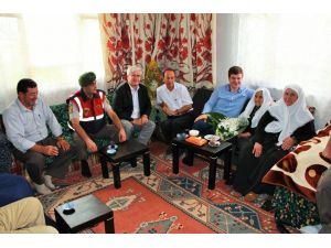 Yüz Yaşındaki Kadına Kaymakamlıktan Sürpriz Doğum Günü Kutlaması