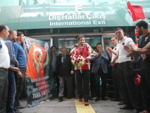 Altın Adam Taha Akgüle Davullu Zurnalı Karşılama