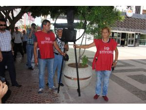 Mersin’de Parkomat Çalışanlarının Siyah Çelengine Polis Engeli