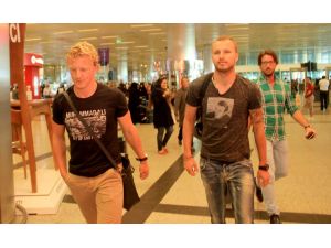 Kuyt, Sneıjder Ve Kadlec İstanbula Döndü