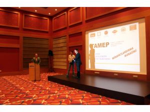 Eğitimlerini Tamamlayan Azerbaycanlı Genç Medya Mensuplarına Ödül
