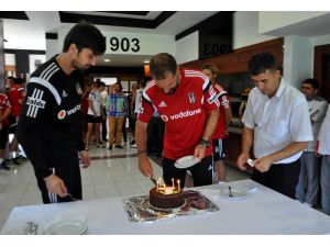 Slaven Bılıce Doğum Günü Sürprizi