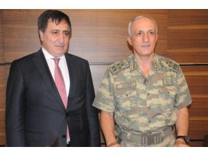 Kolordu Komutanı Yılmaz Vali Küçükü Ziyaret Etti