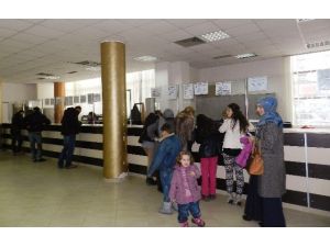 Kosova’da Türkçe Basılan Kimliklere Yoğun İlgi