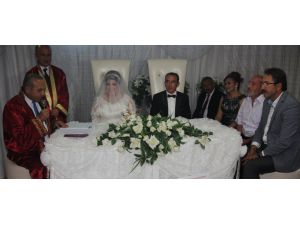 Ak Partili Ünal, Yeğeninin Nikah Şahidi Oldu