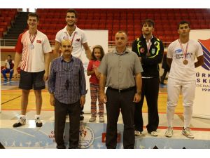 Büyükler Kılıç Türkiye Şampiyonası Erkek Kılıç Müsabakalarıyla Başladı