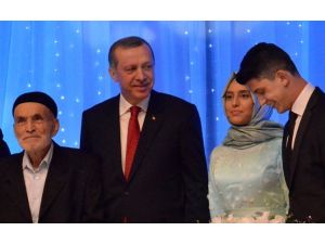 Düğün Törenine Katıldı