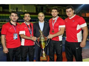 Güreşte Madalyaları Topladık