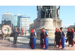 Taksim’de İlköğretim Haftası Töreni